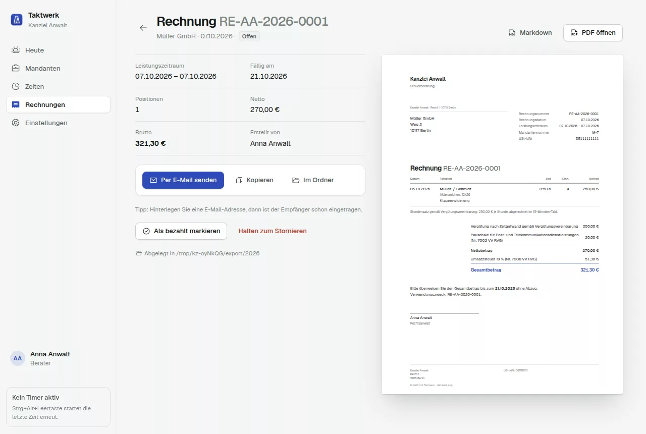 Eine fertige Rechnung in Taktwert: Kennzahlen links, Buttons zum Versenden, als bezahlt markieren oder stornieren, rechts die PDF-Vorschau mit Pauschale nach Nr. 7002 VV RVG